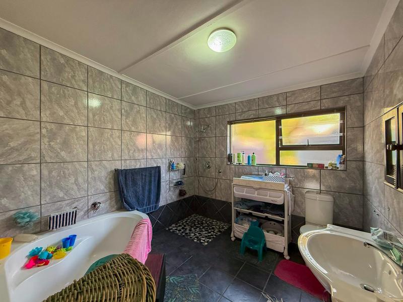 6 Bedroom Property for Sale in Denneoord Western Cape